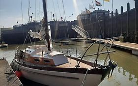 Cosy Sailingboat In Vlissingen