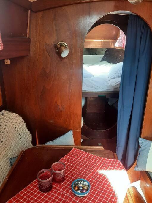 Hotel Cosy Sailingboat In Vlissingen Exterior foto