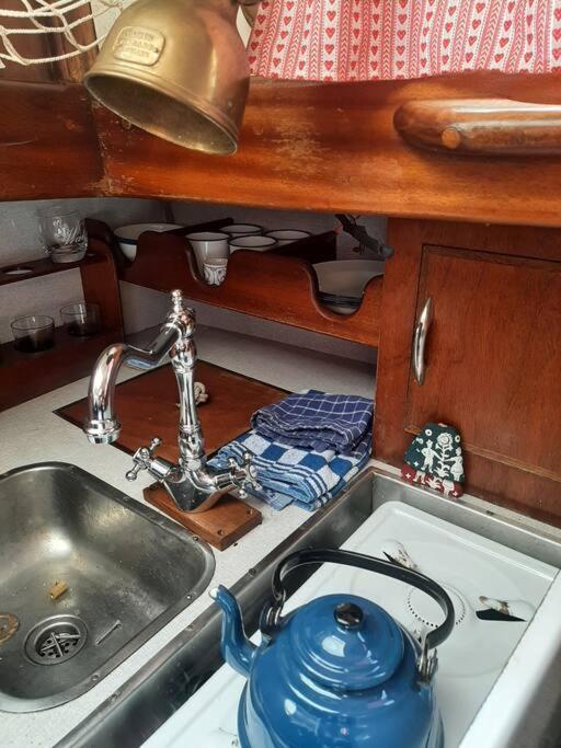 Hotel Cosy Sailingboat In Vlissingen Exterior foto