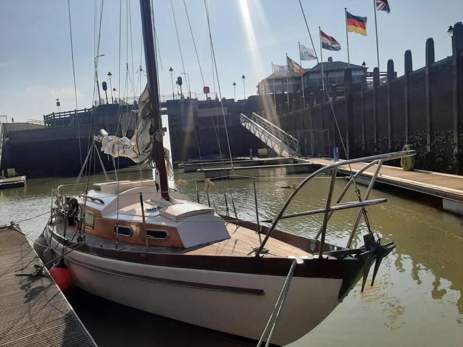 Hotel Cosy Sailingboat In Vlissingen Exterior foto